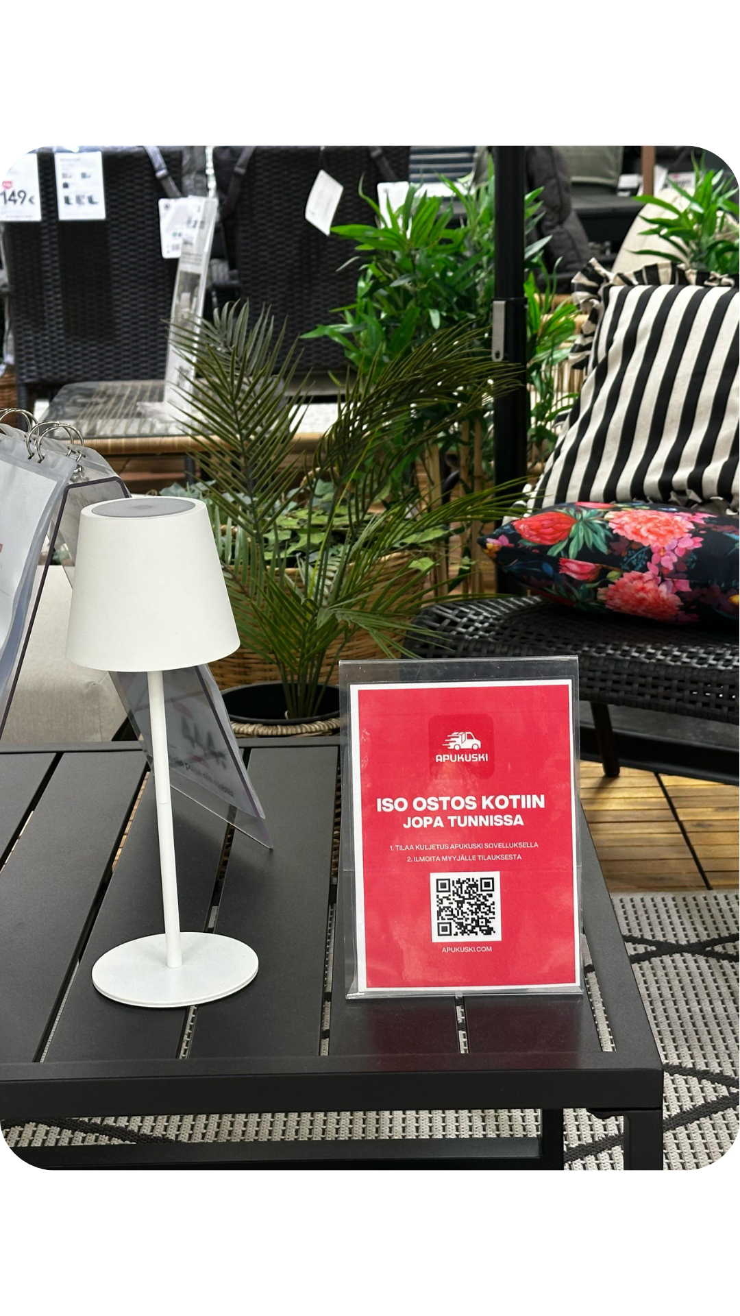 Apukuski kyltti - myymälässä